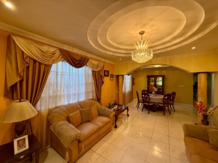 Casa en Urb. El Bosque, Tumba Muerto