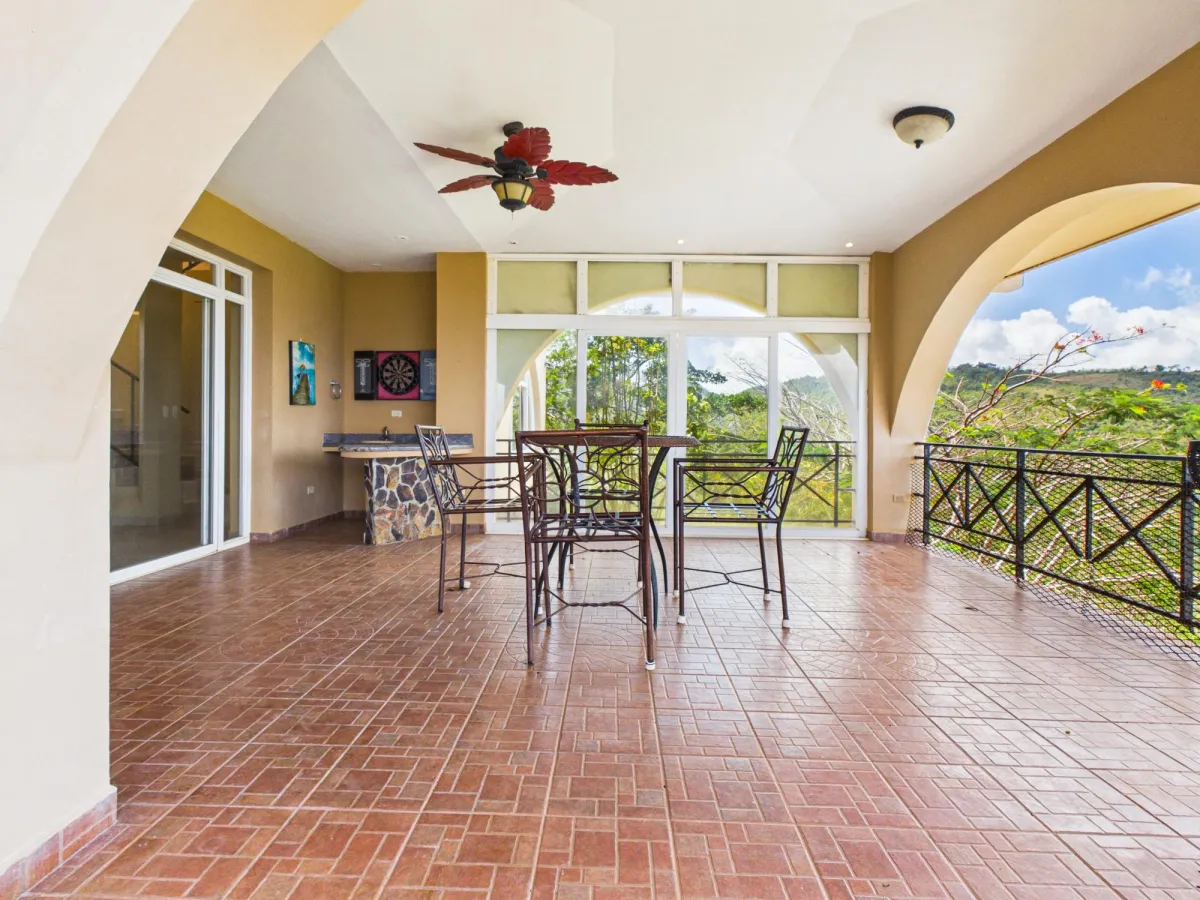 Casa con Vistas a la Montaña y al Océano en Venta en Sora