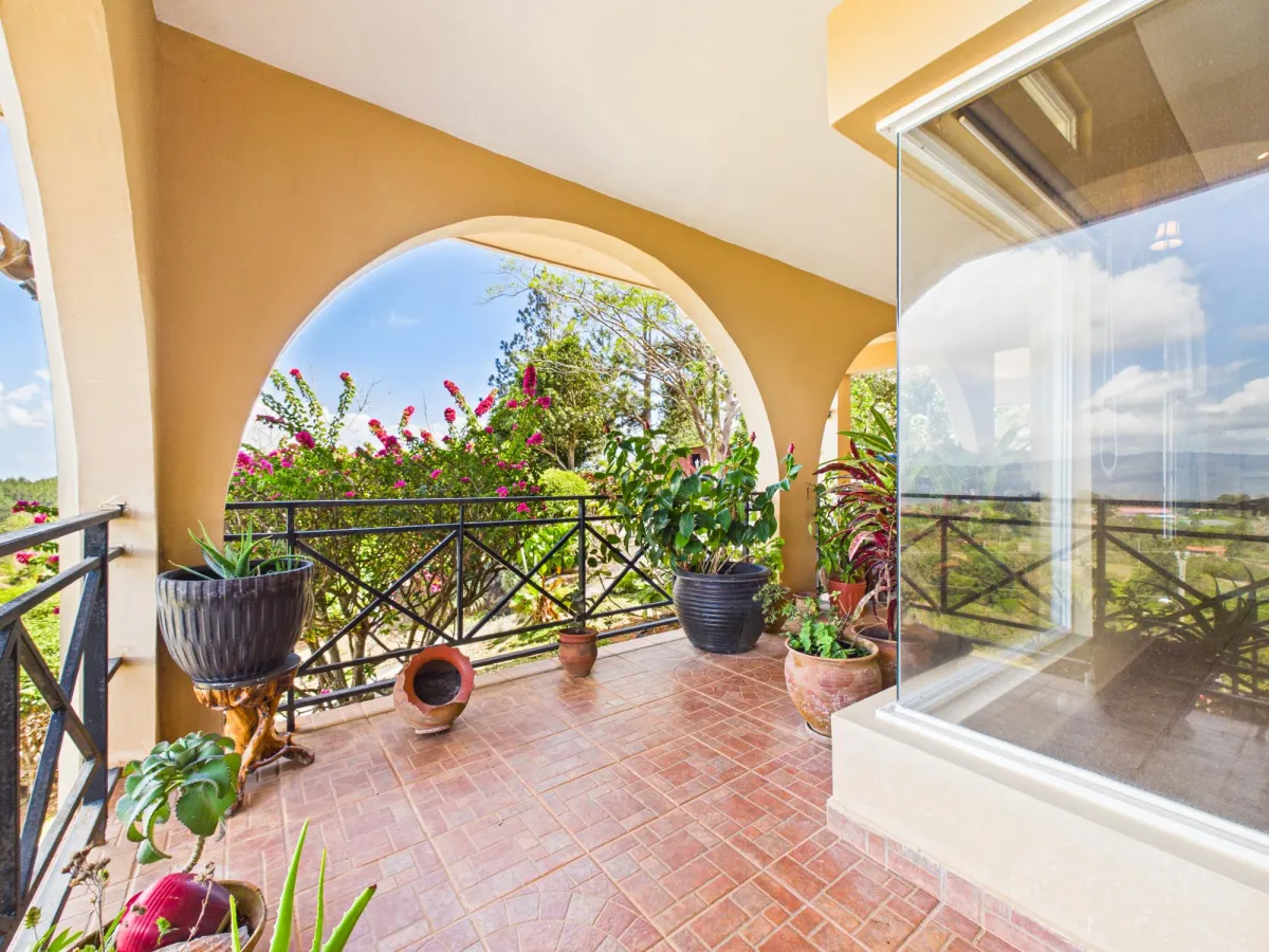Casa con Vistas a la Montaña y al Océano en Venta en Sora