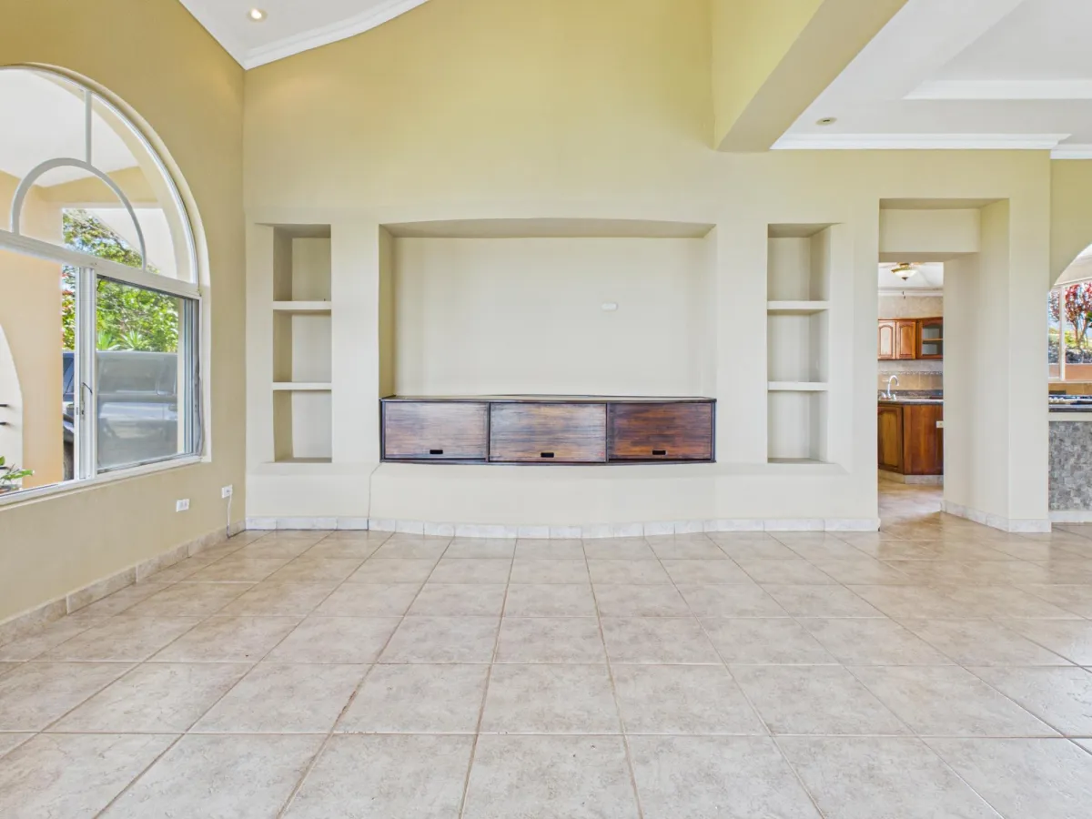Casa con Vistas a la Montaña y al Océano en Venta en Sora