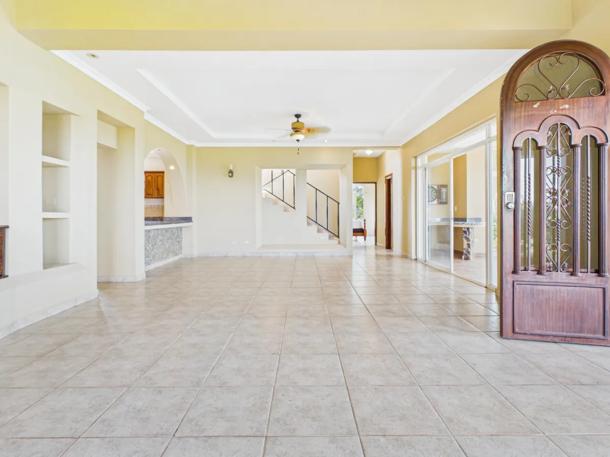 Casa con Vistas a la Montaña y al Océano en Venta en Sora
