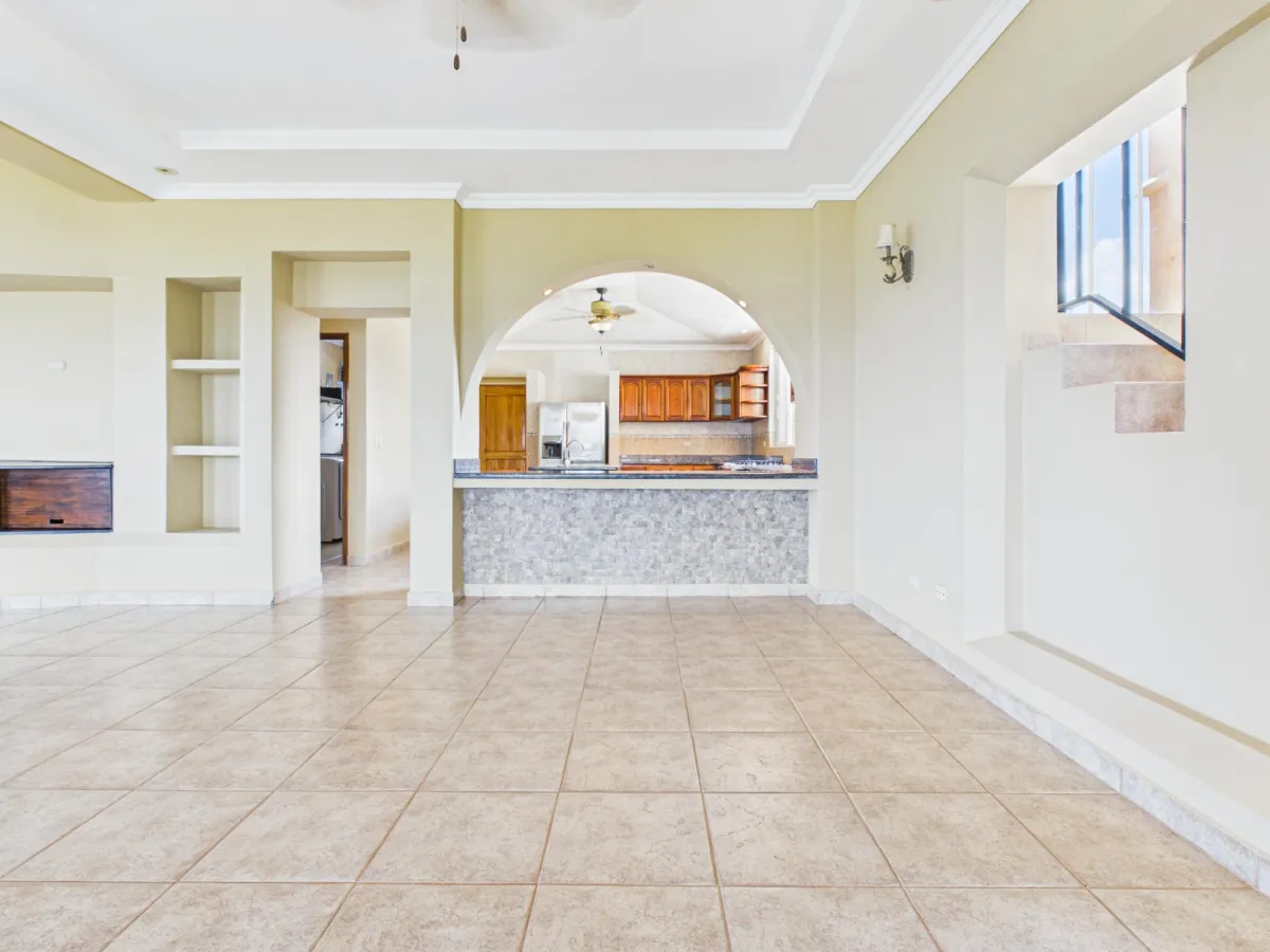 Casa con Vistas a la Montaña y al Océano en Venta en Sora