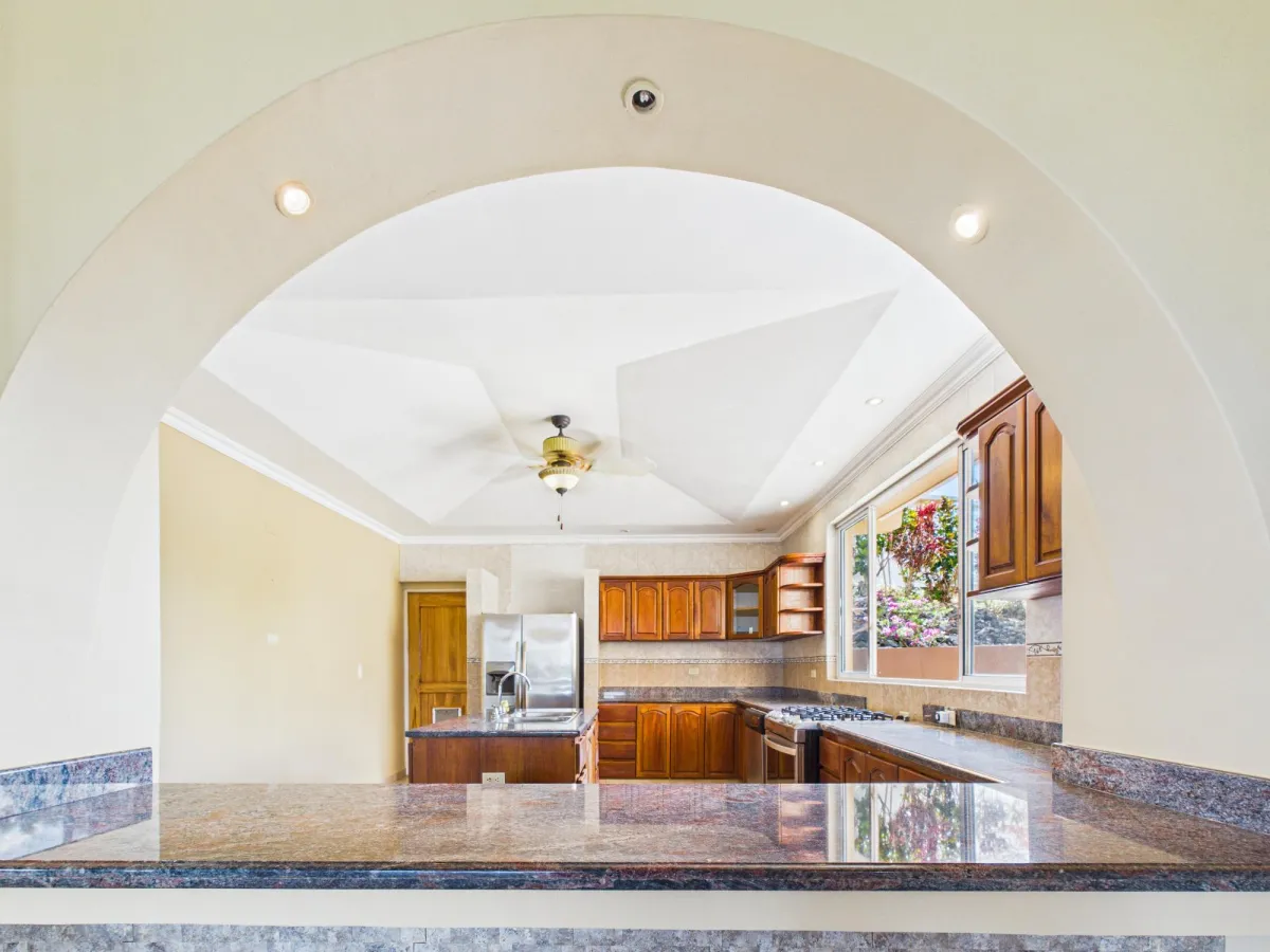 Casa con Vistas a la Montaña y al Océano en Venta en Sora