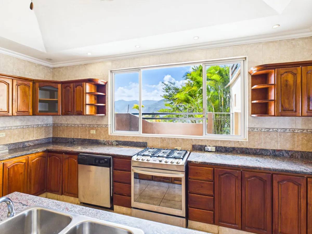 Casa con Vistas a la Montaña y al Océano en Venta en Sora