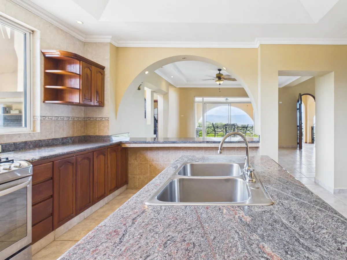 Casa con Vistas a la Montaña y al Océano en Venta en Sora