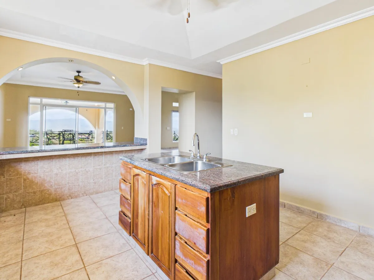 Casa con Vistas a la Montaña y al Océano en Venta en Sora