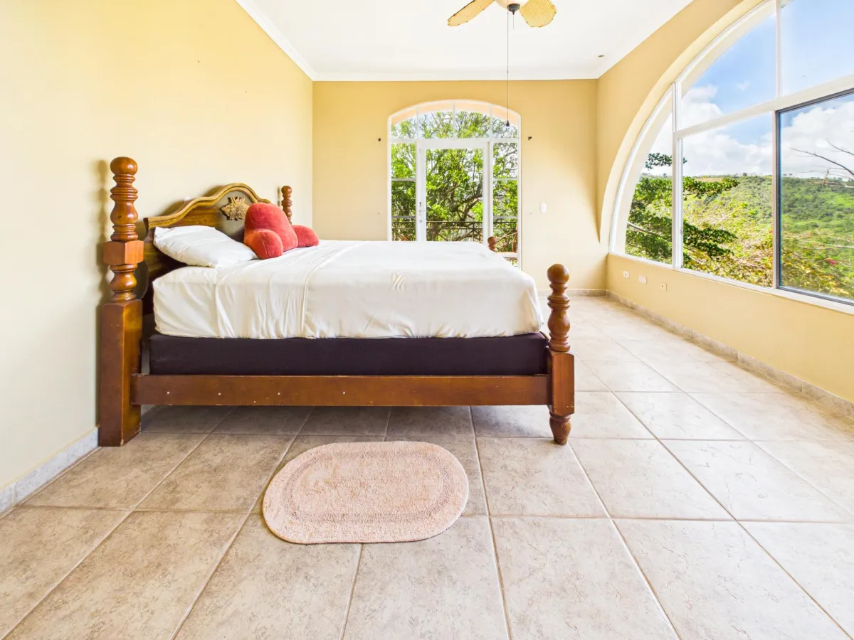 Casa con Vistas a la Montaña y al Océano en Venta en Sora