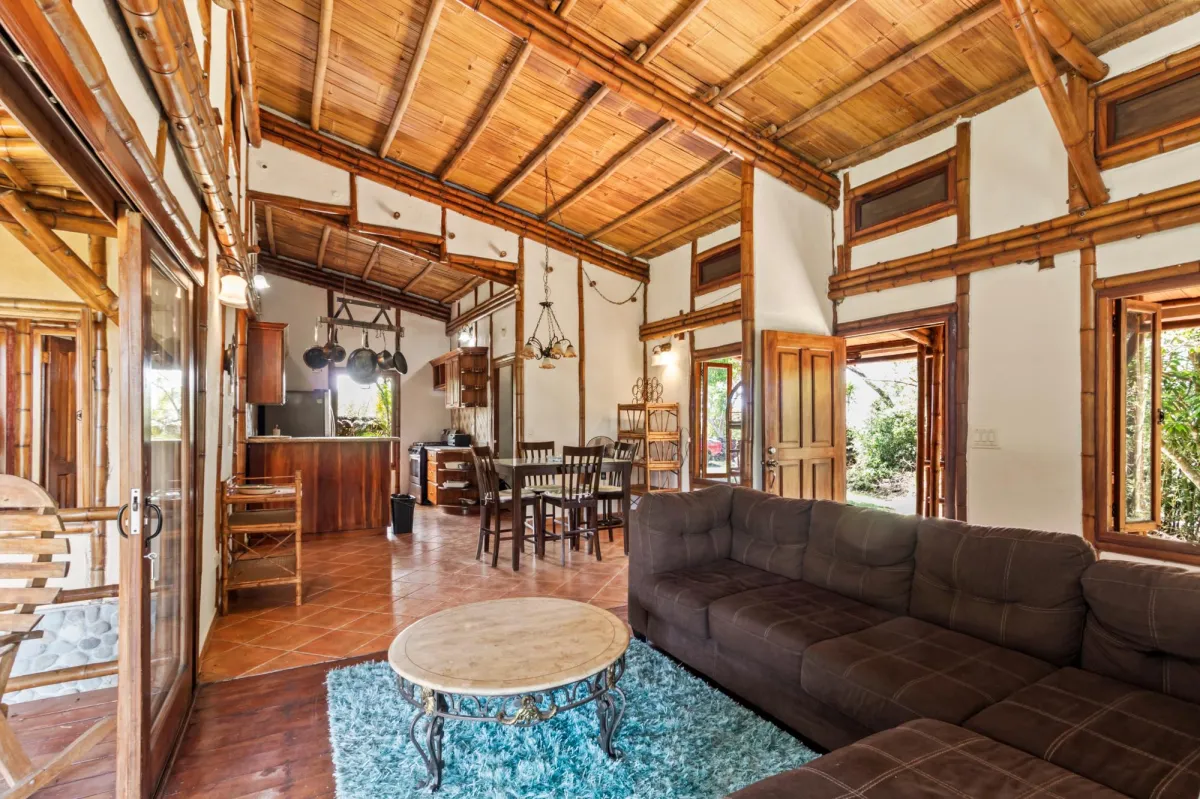 Eco-Friendly 2 Bed 2 Bath Bamboo Home in Boquete