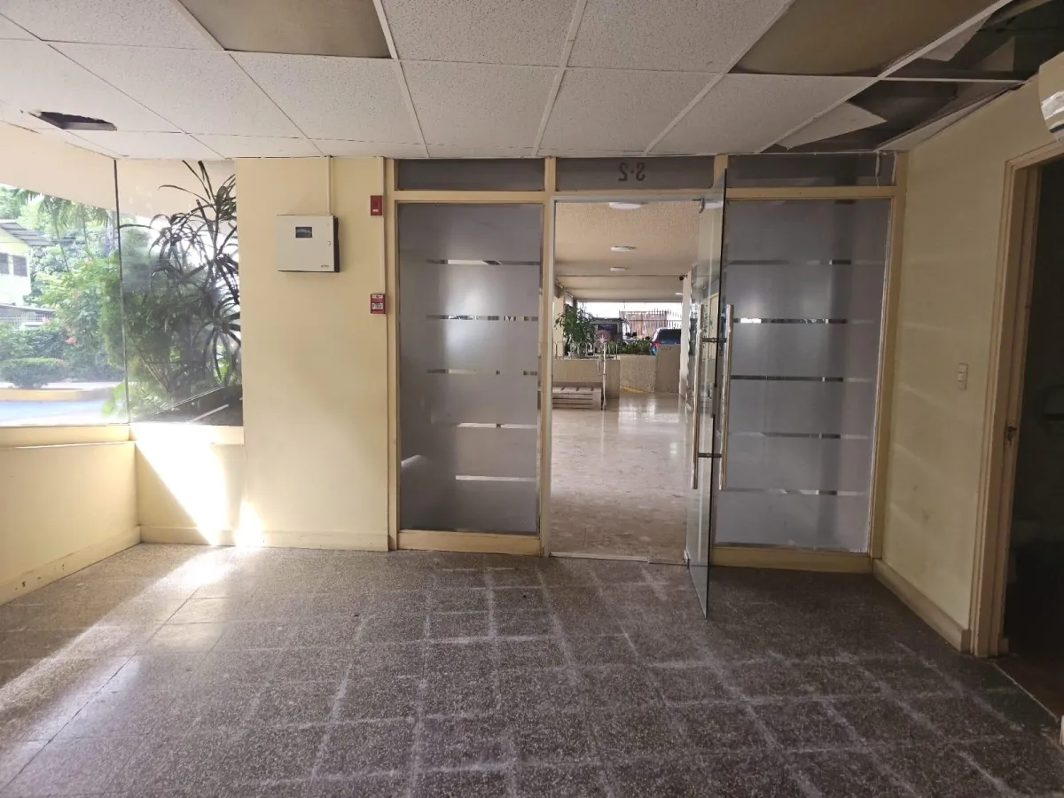 Bank sells commercial premises in Torre Comosa, Ob