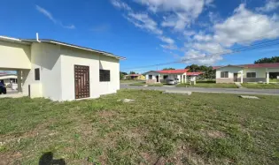 Bank sells house in Residencial Los Ángeles