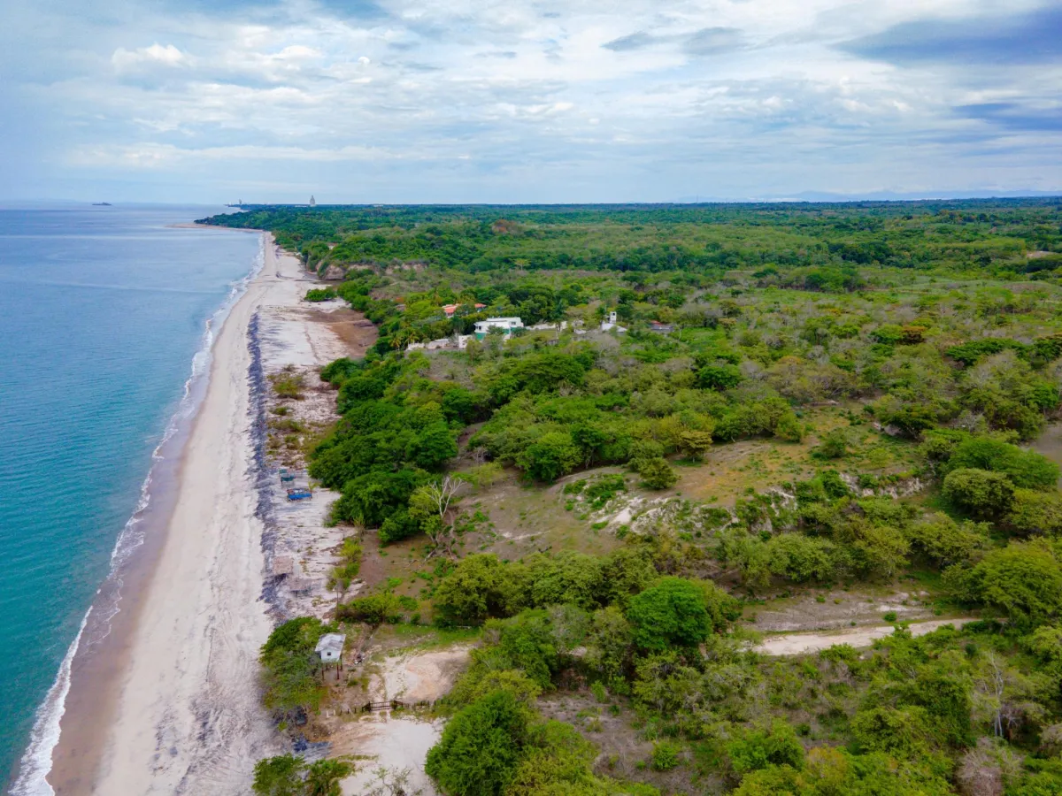 Oceanfront Investment Opportunity in Playa El Higo