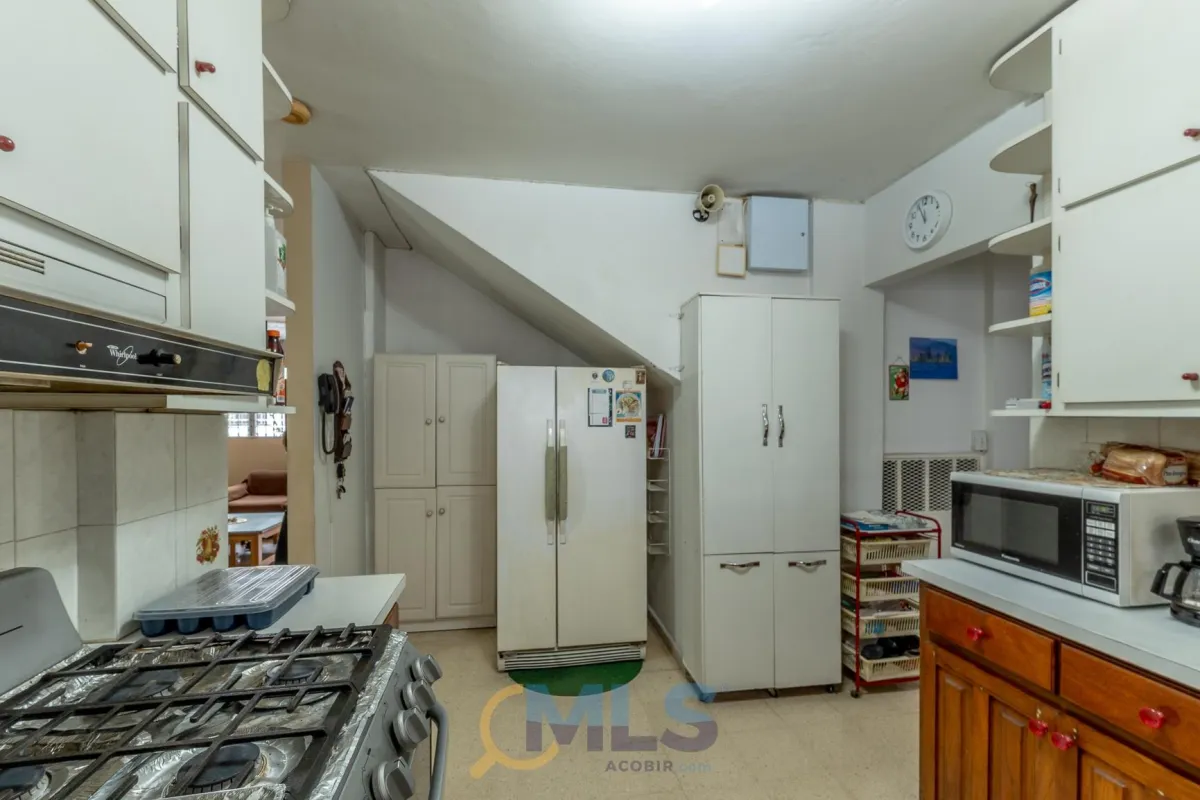 Two-story house with 4 bedrooms in Altos de Panamá