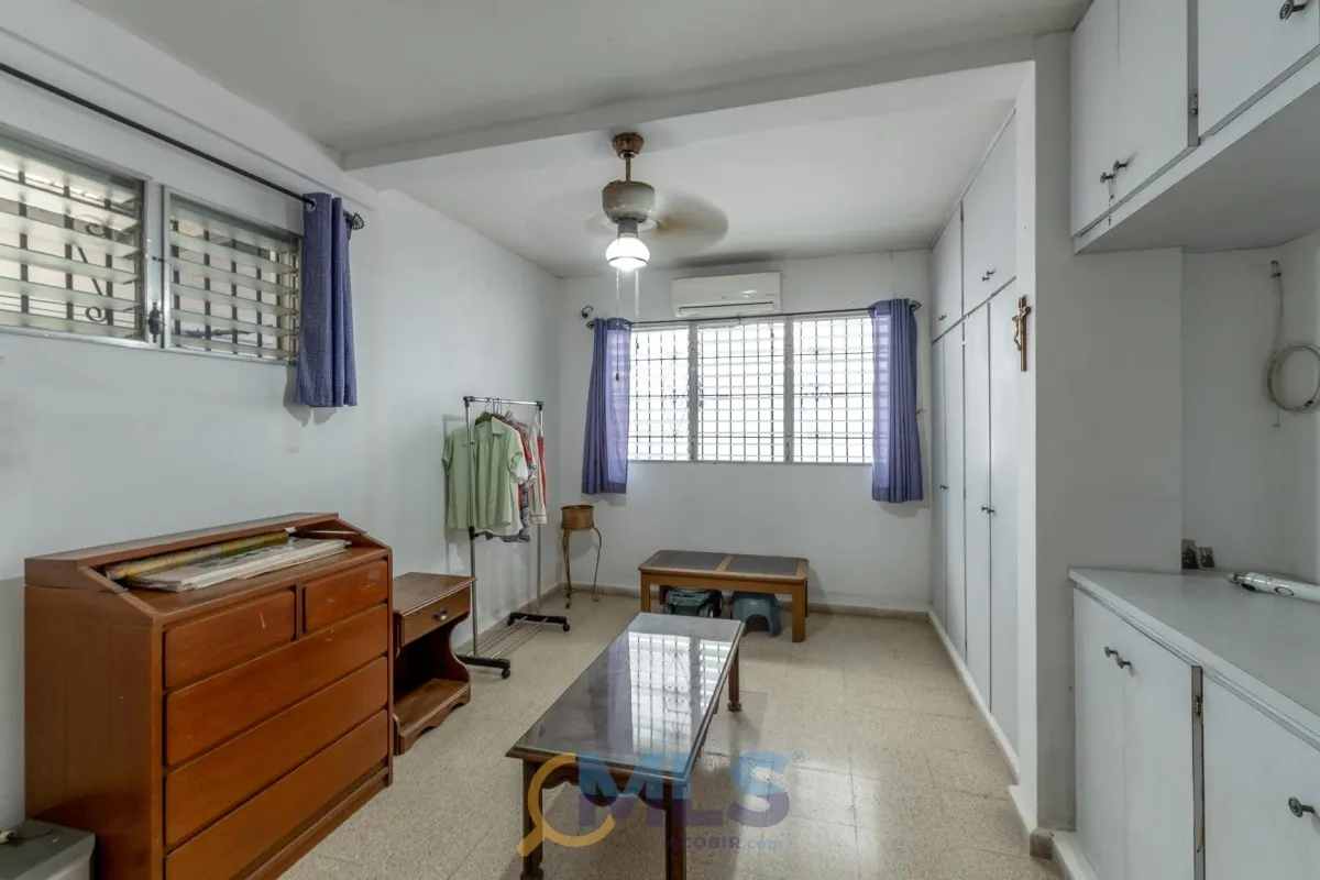 Two-story house with 4 bedrooms in Altos de Panamá