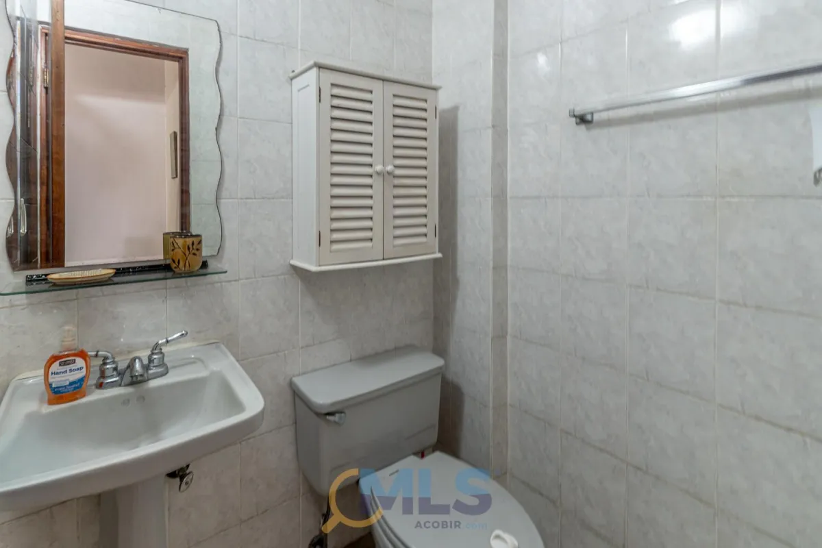 Two-story house with 4 bedrooms in Altos de Panamá