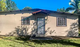 Casa de 2 Habitaciones en Terreno Plano en venta en El Flor