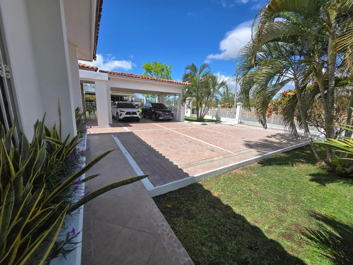 Palmeras del golf 495,000 Neg Cerca de playa y club golf