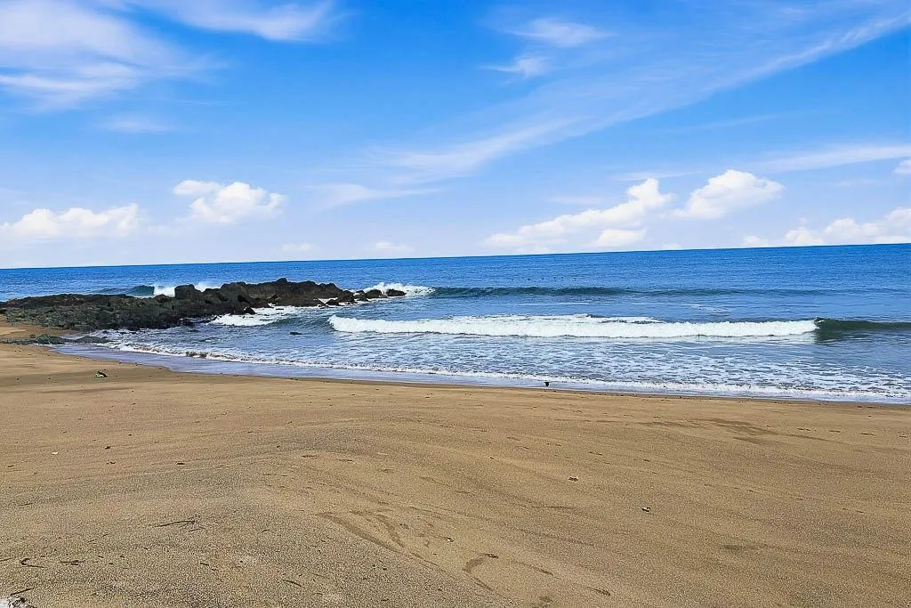 Lote frente al mar en Costa Pedasí – 35 m de frente premium