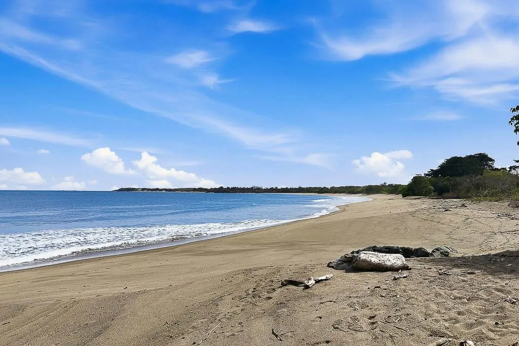Lote frente al mar en Costa Pedasí – 35 m de frente premium