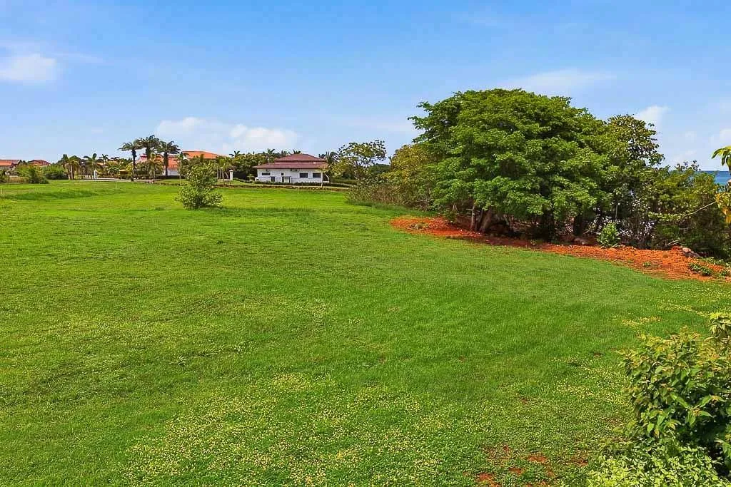 Lote frente al mar en Costa Pedasí – 35 m de frente premium