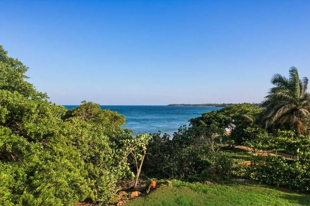 Lote frente al mar en Costa Pedasí – 35 m de frente premium
