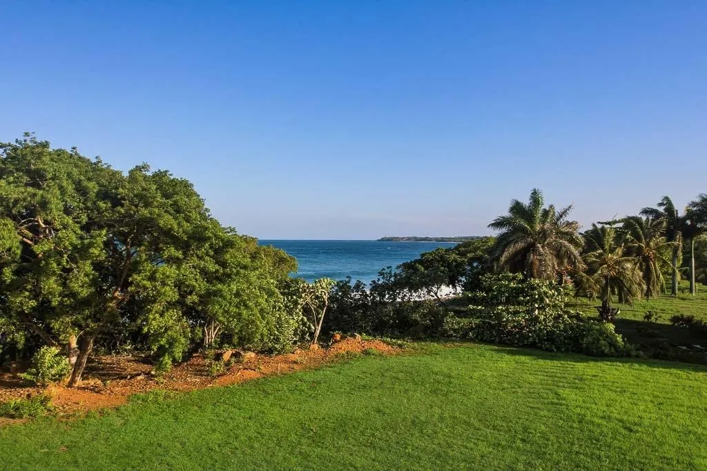 Lote frente al mar en Costa Pedasí – 35 m de frente premium