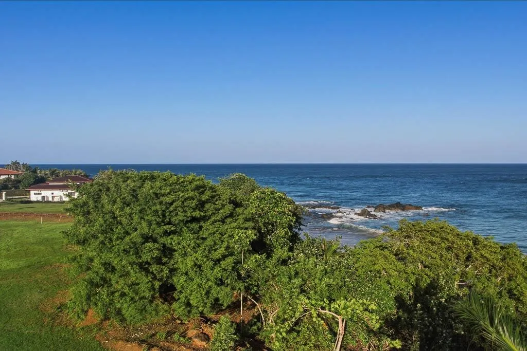 Lote frente al mar en Costa Pedasí – 35 m de frente premium