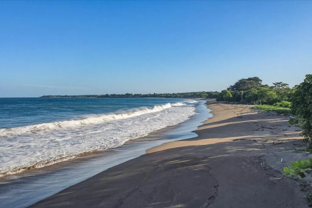 Lote frente al mar en Costa Pedasí – 35 m de frente premium