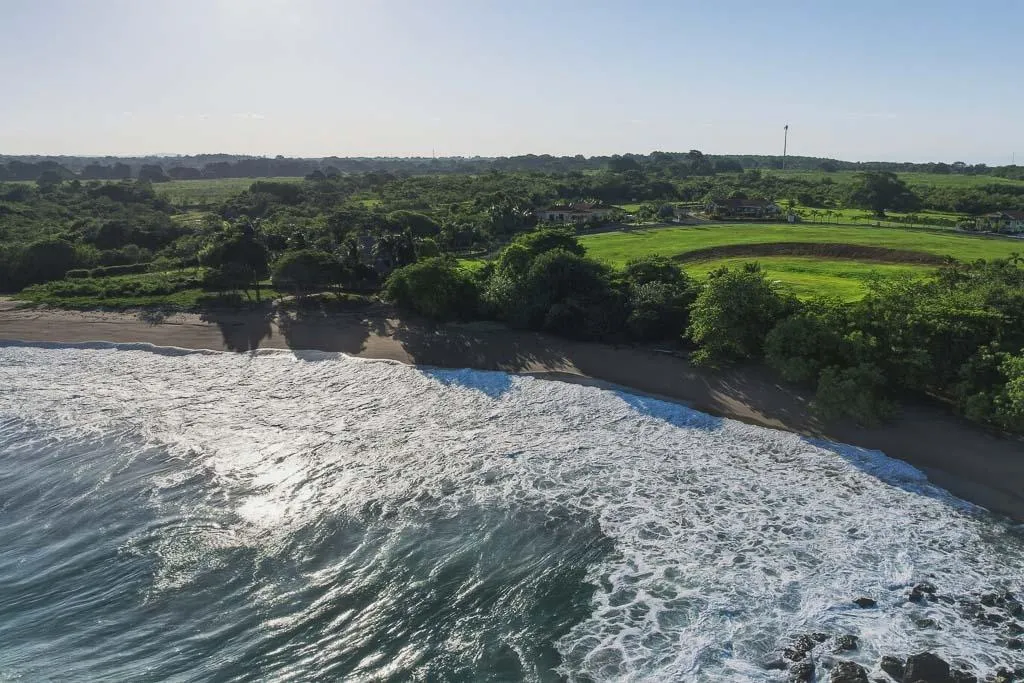 Lote frente al mar en Costa Pedasí – 35 m de frente premium