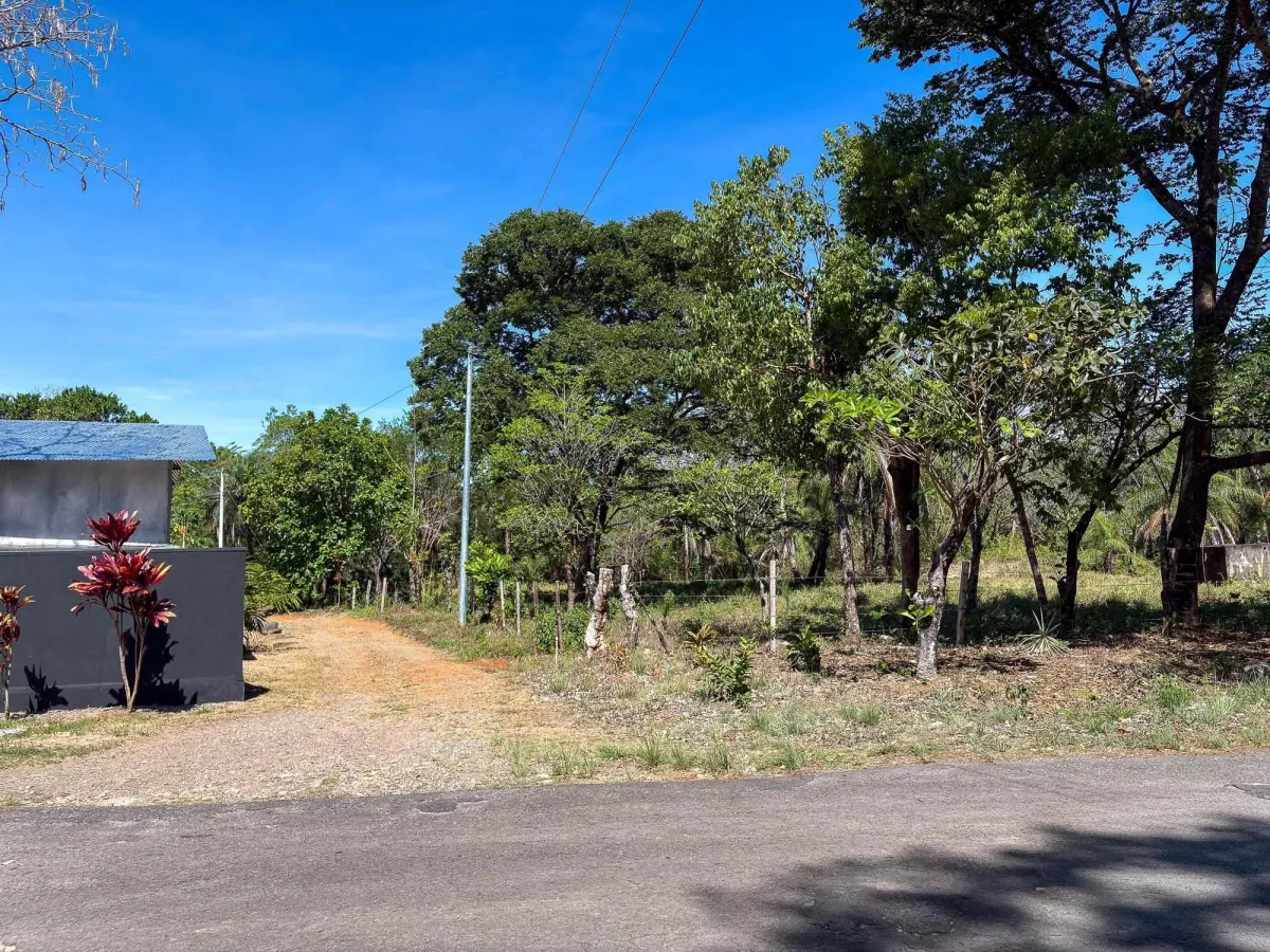 Terreno plano de 9.445 m² en calle pavimentada en venta en Caldera