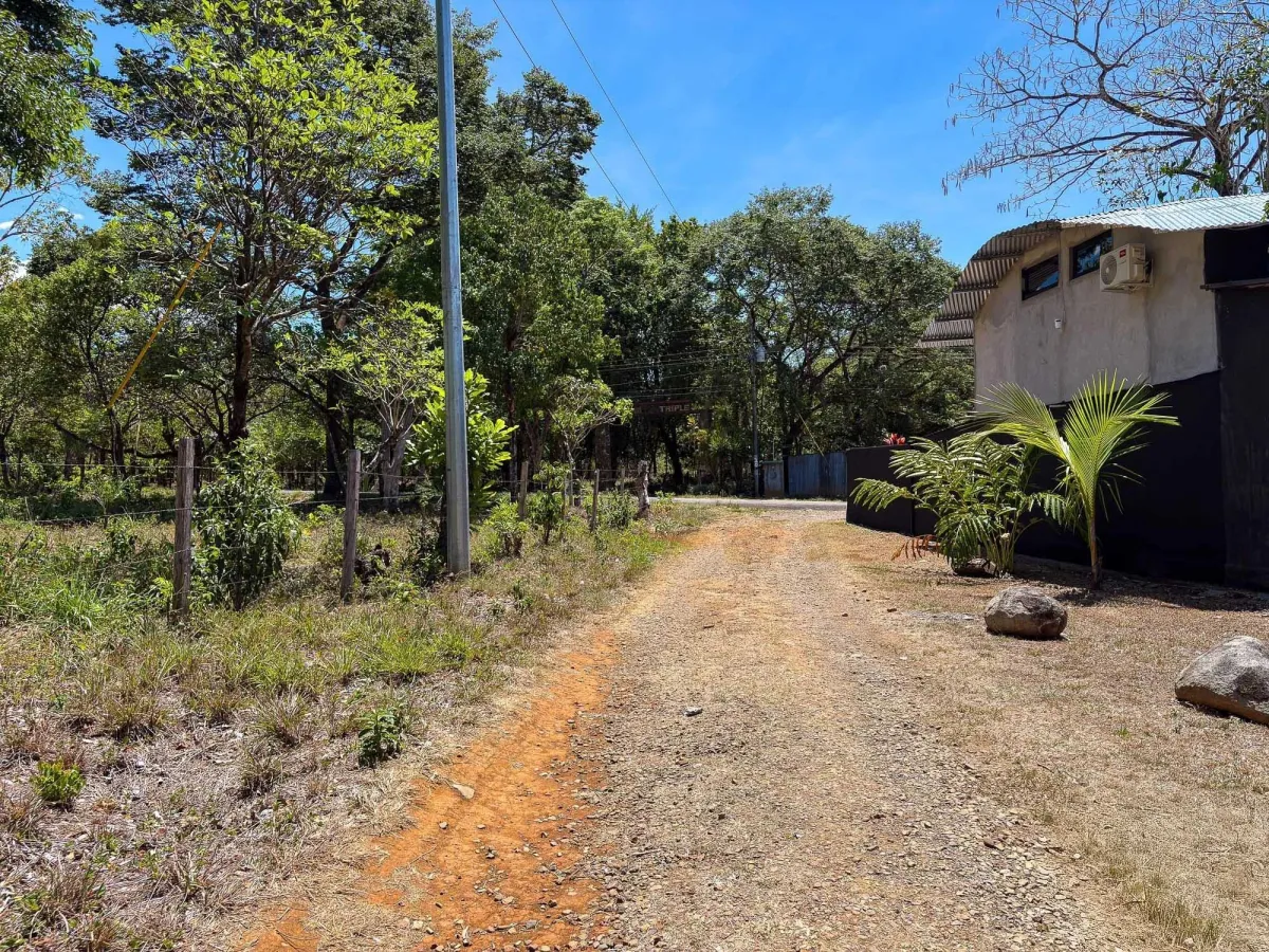 Terreno plano de 9.445 m² en calle pavimentada en venta en Caldera