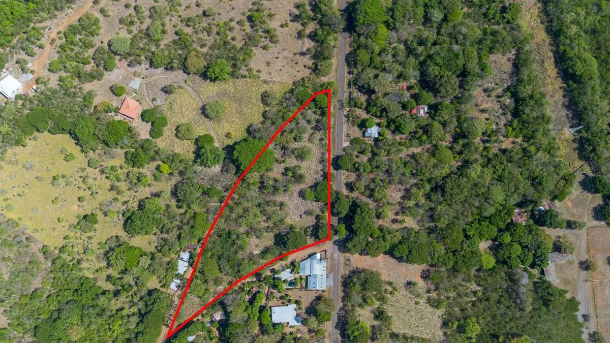 Terreno plano de 9.445 m² en calle pavimentada en venta en Caldera