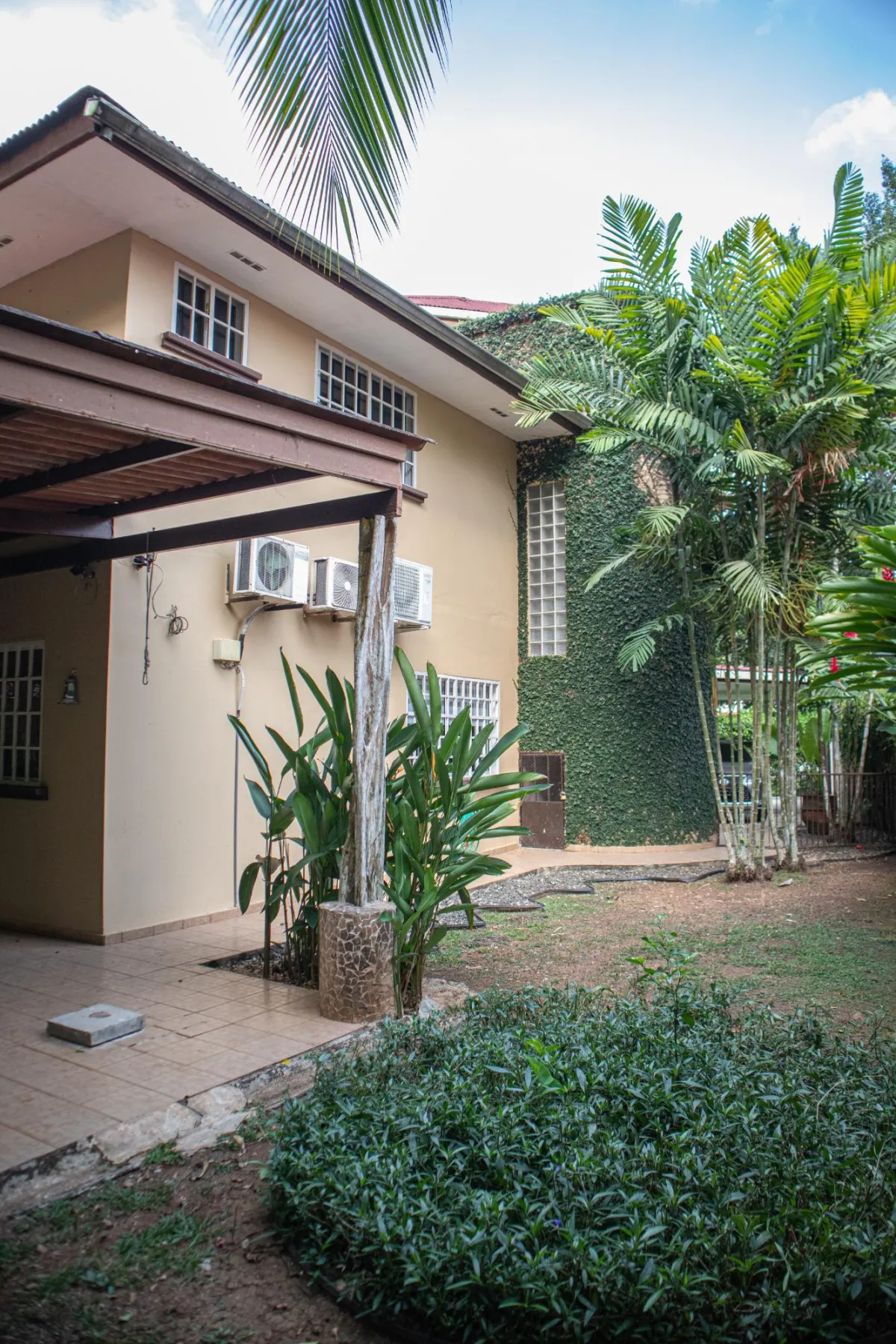 CASA UNIFAMILIAR - LLANOS DE CURUNDU