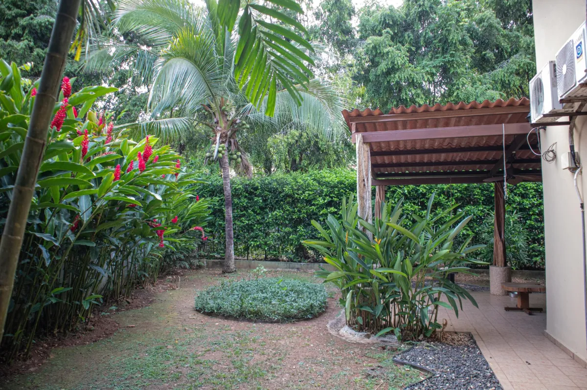 CASA UNIFAMILIAR - LLANOS DE CURUNDU