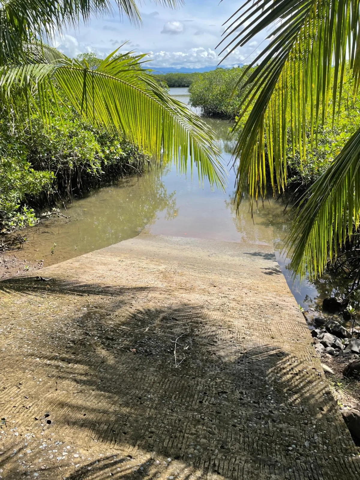 Península con casa y acceso al mar