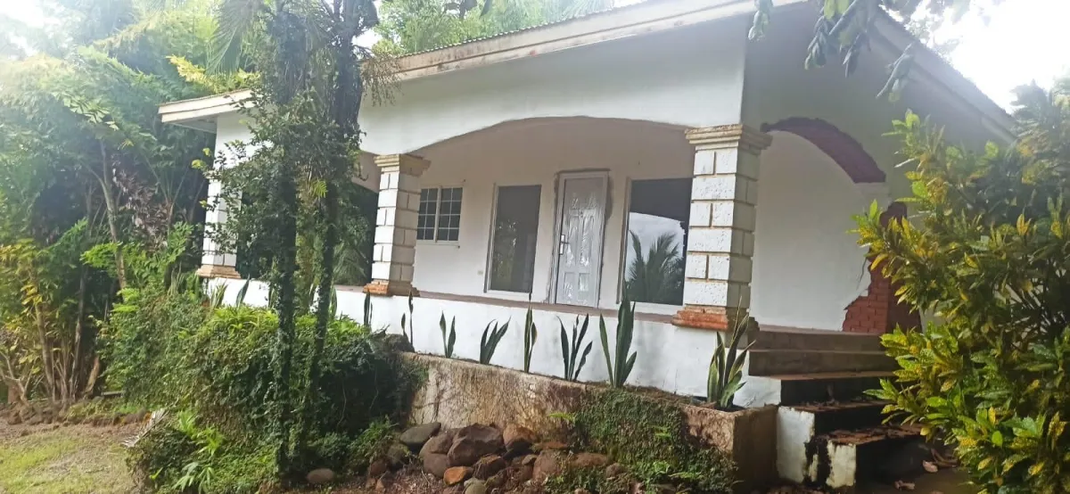 Península con casa y acceso al mar