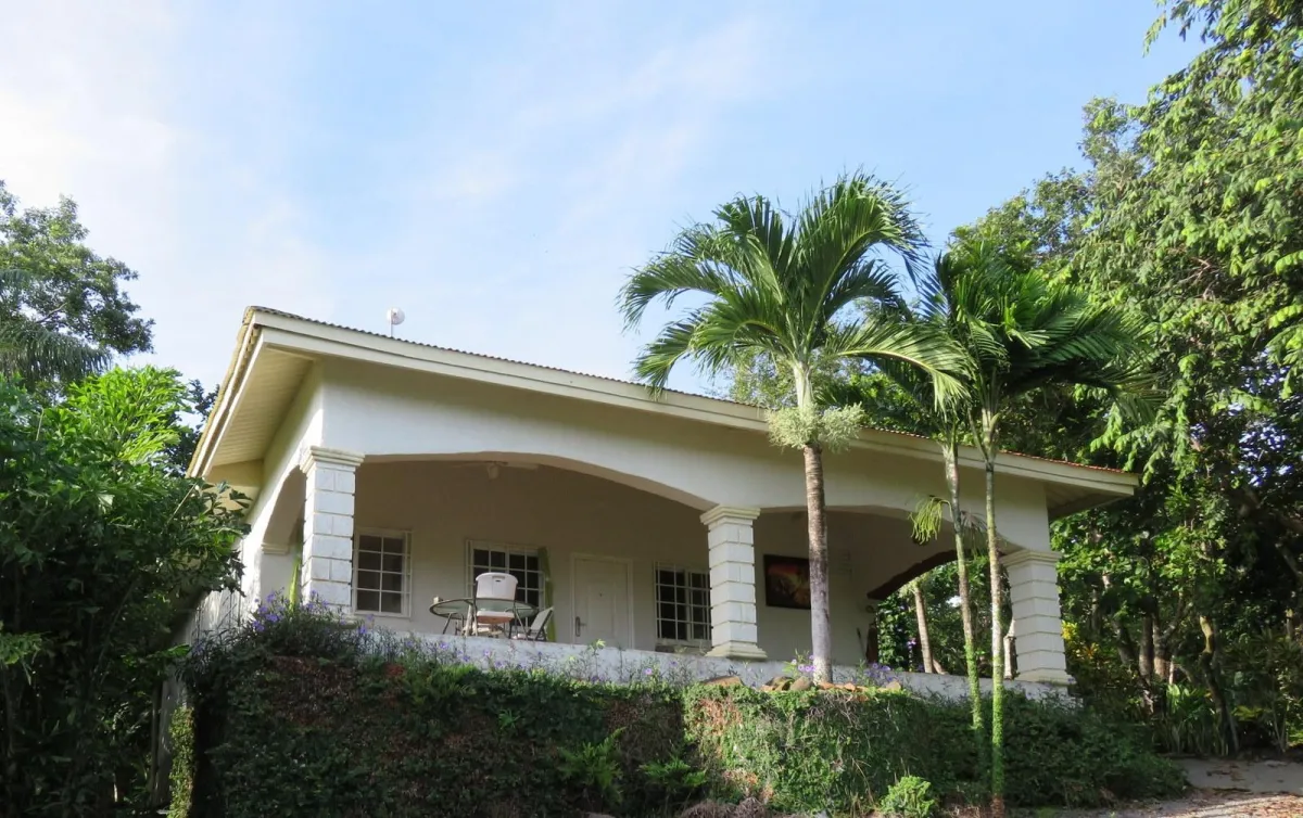 Península con casa y acceso al mar