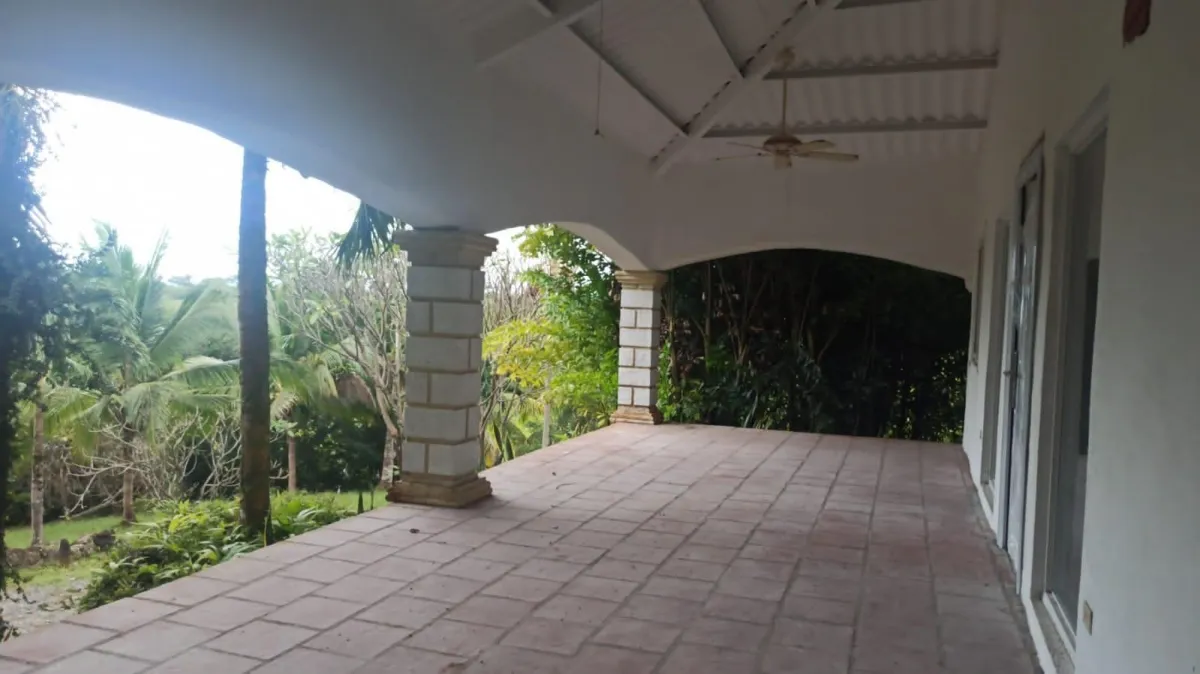 Península con casa y acceso al mar