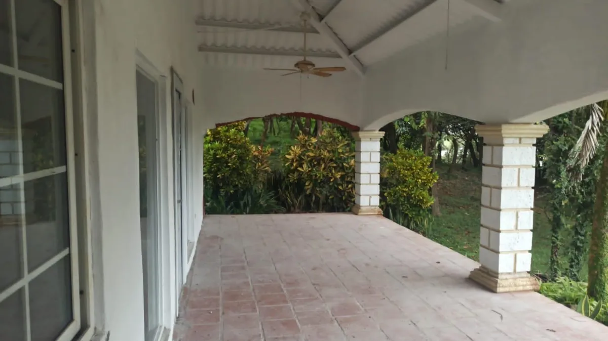 Península con casa y acceso al mar