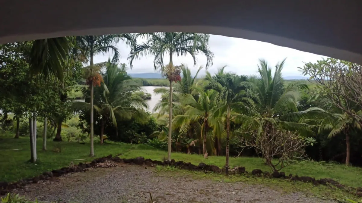 Península con casa y acceso al mar