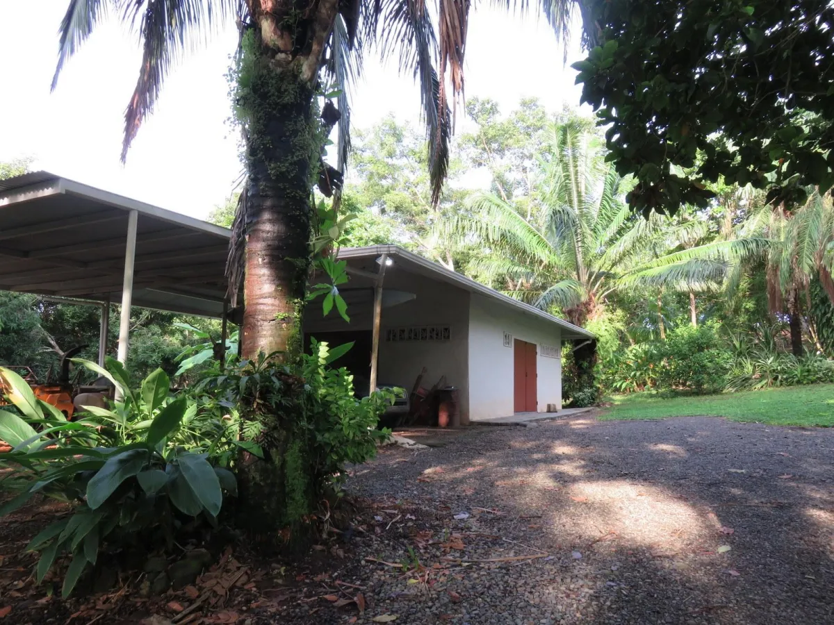 Península con casa y acceso al mar