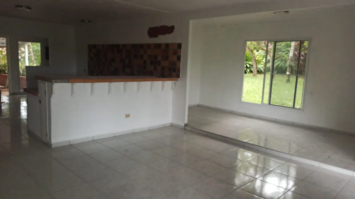Península con casa y acceso al mar