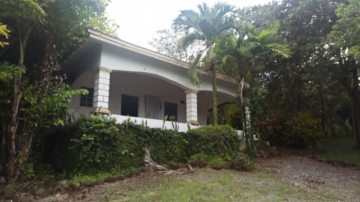 Península con casa y acceso al mar
