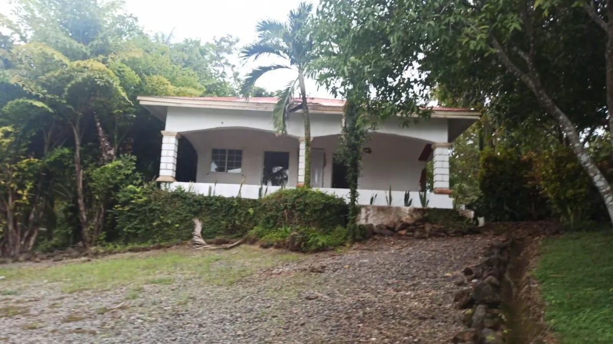 Península con casa y acceso al mar