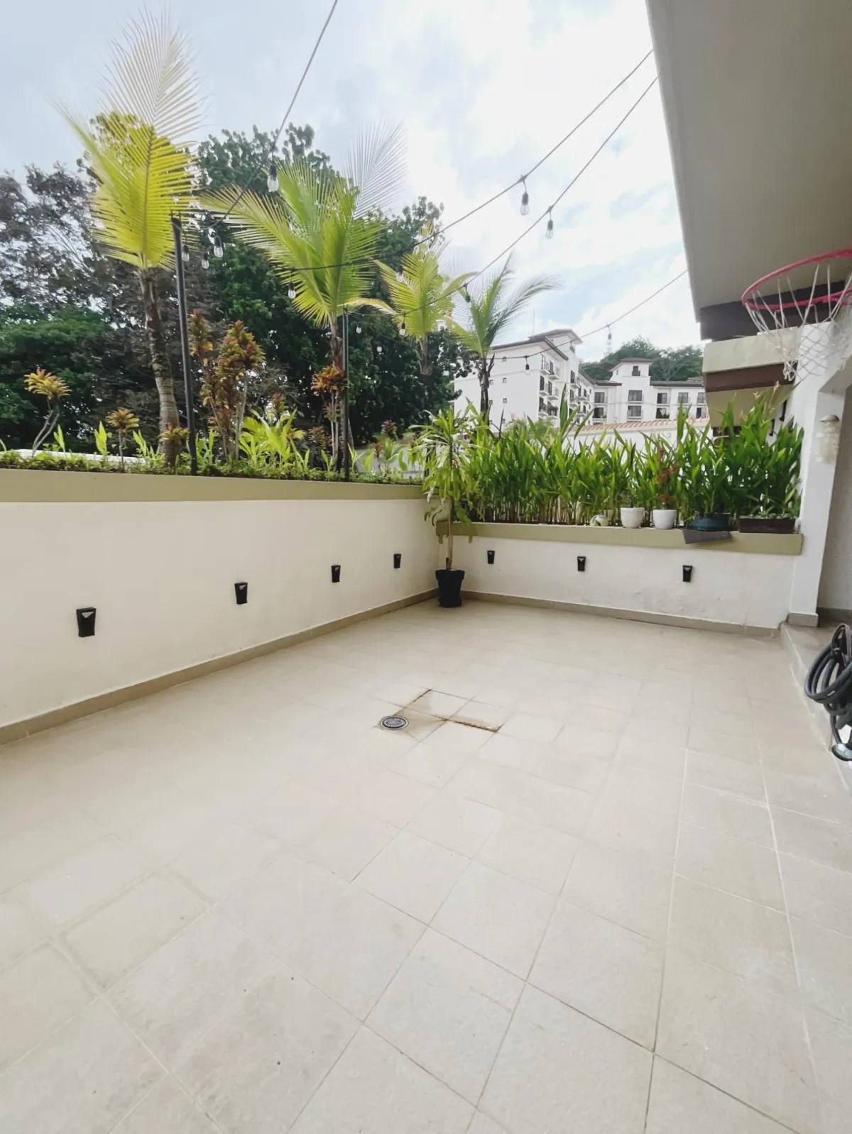 GROUND FLOOR APARTMENT FOR SALE
