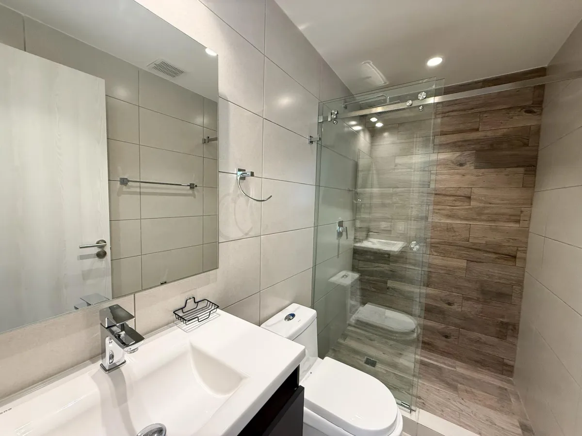 Apartamento de 2 Recameras en Venta en Coco del Mar.