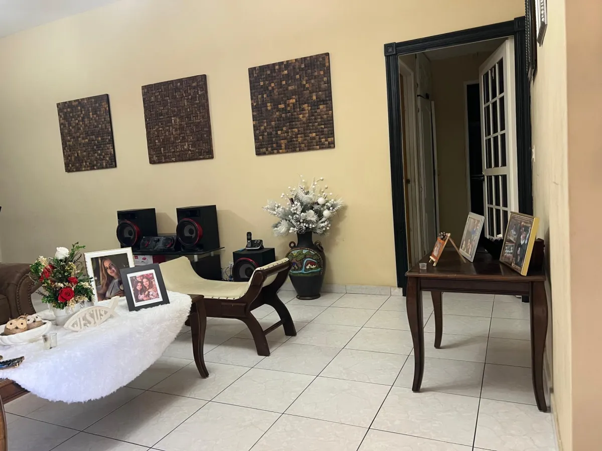 SPACIOUS HOUSE FOR SALE IN BRISAS DEL GOLF
