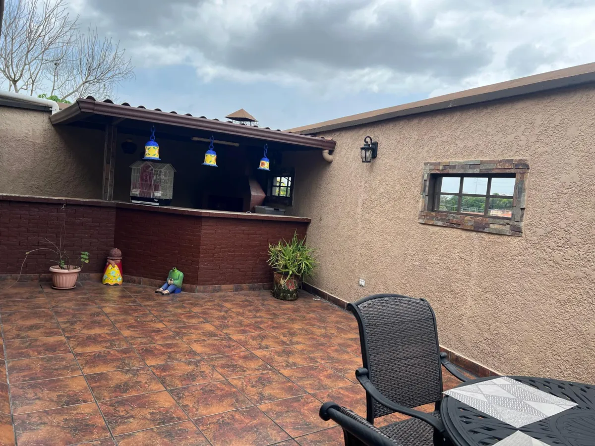 SPACIOUS HOUSE FOR SALE IN BRISAS DEL GOLF