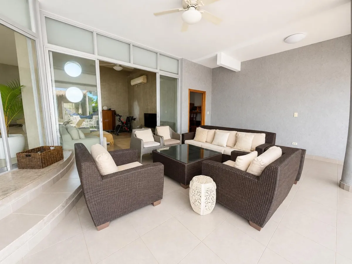 Venta de Residencia Moderna en Coronado