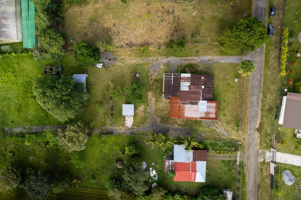 Amplio Terreno con Encantadora Casita en Potrerillos Arriba