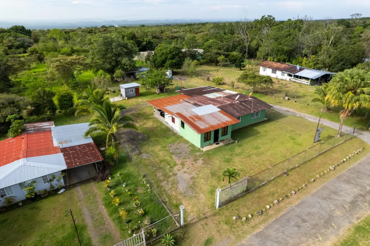 Amplio Terreno con Encantadora Casita en Potrerillos Arriba